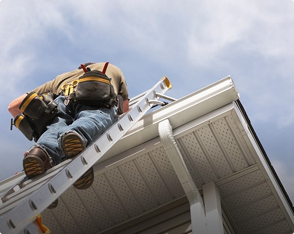 Massachusetts residential roofing contactor fixing roof issue